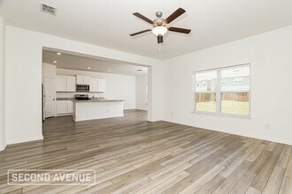 10911 Lafayette Lp in Converse, TX - Foto de edificio - Building Photo