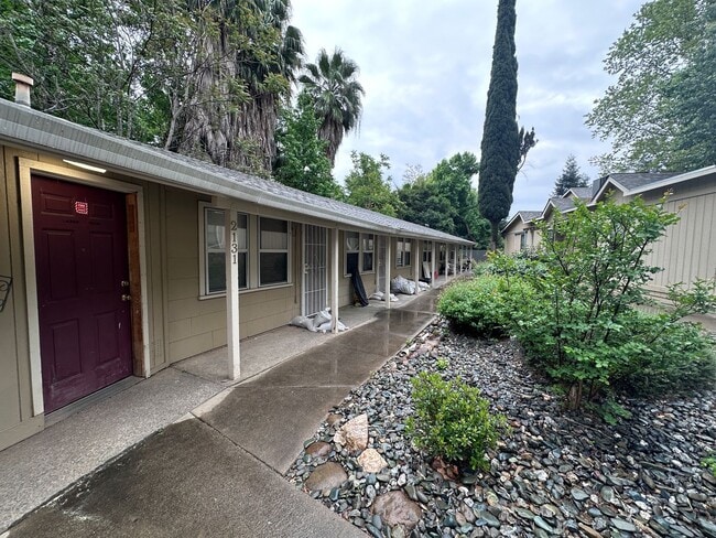 2131 Waldon St in Redding, CA - Building Photo - Building Photo