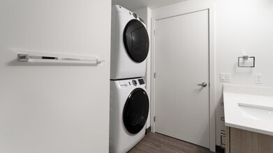 Willow Crossing in Seattle, WA - Building Photo - Building Photo