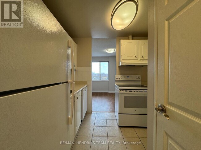 610 Lake St in St Catharines, ON - Building Photo - Building Photo