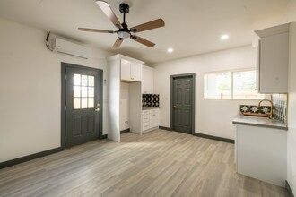 3925 Verdugo Ln in Bakersfield, CA - Building Photo - Building Photo