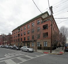 701 Grand St in Hoboken, NJ - Foto de edificio - Building Photo