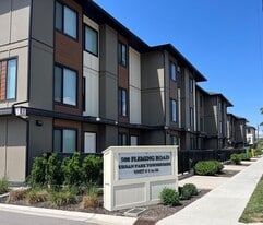 500 Fleming Rd in Kelowna, BC - Building Photo