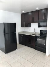 236 SE 9th Ave, Unit 1-4 in Pompano Beach, FL - Building Photo - Building Photo