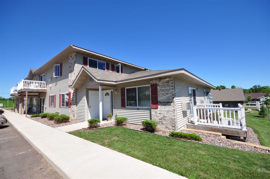 Country Meadows in Eau Claire, WI - Building Photo