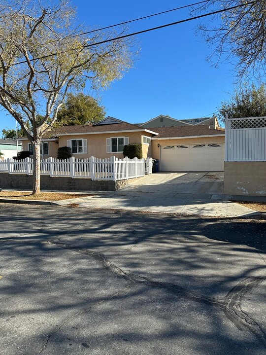 2208 Glick Ct in Redondo Beach, CA - Building Photo