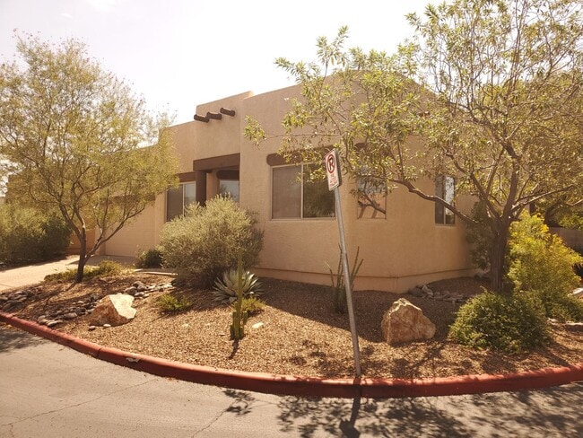 property at 3760 N Lost Chestnut Dr