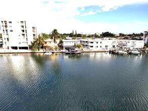 8024 Tatum Waterway Dr in Miami, FL - Building Photo - Building Photo