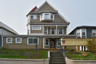 Lentzy Apartments in Everett, WA - Building Photo - Building Photo