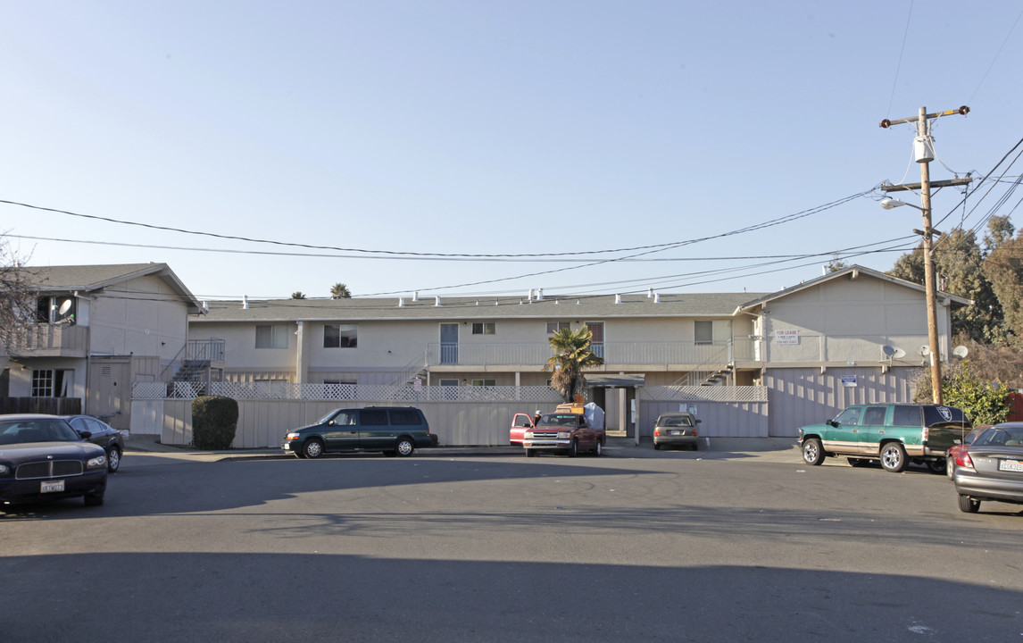 Belvedere Court Apartments in Hayward, CA - Building Photo