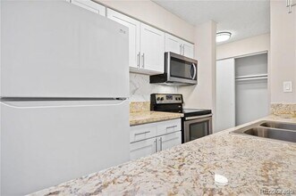 7645 E Quincy Ave in Denver, CO - Building Photo - Building Photo