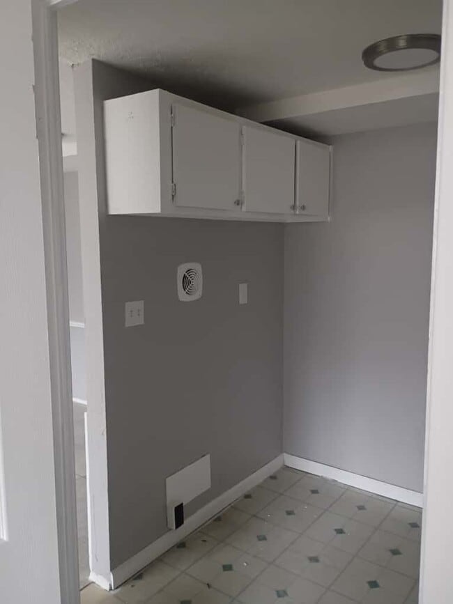 13444 Euclid Ave in East Cleveland, OH - Building Photo - Building Photo