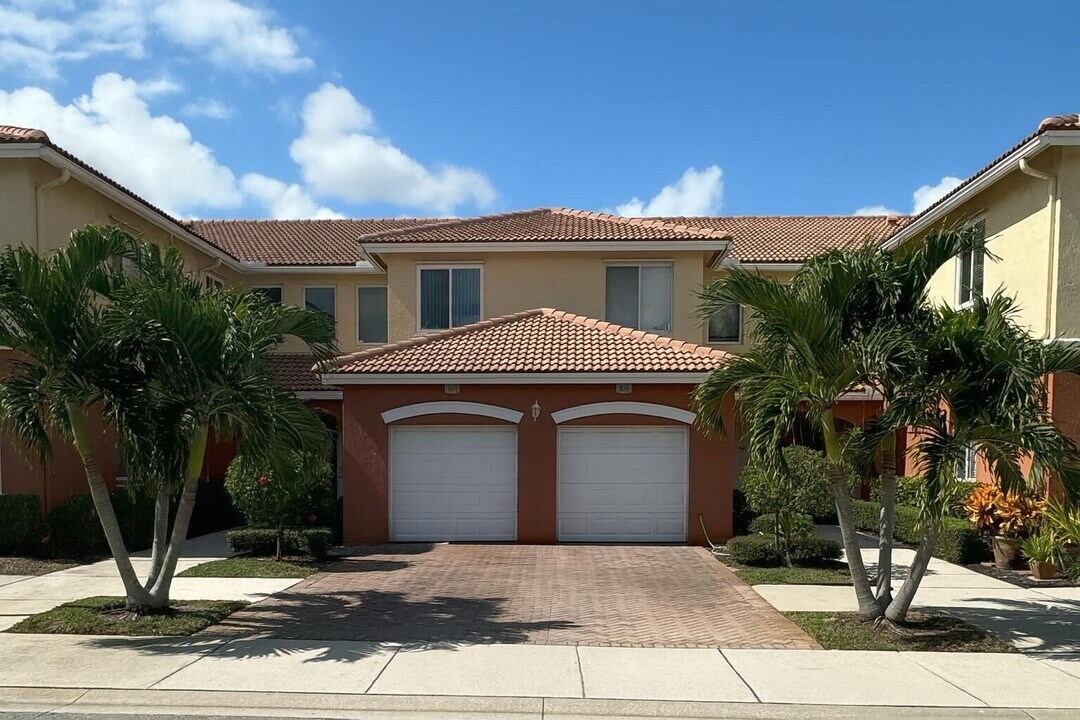 45 SE Sedona Cir in Stuart, FL - Foto de edificio