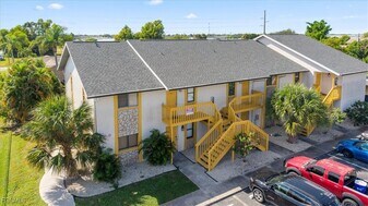 1126 SE 8th St in Cape Coral, FL - Building Photo