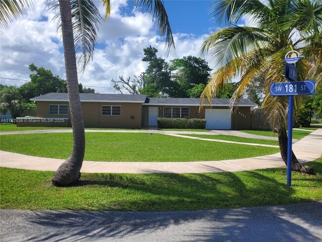 9401 SW 181st St in Palmetto Bay, FL - Building Photo - Building Photo