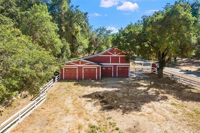 35455 El Niguel Rd in Lake Elsinore, CA - Foto de edificio - Building Photo