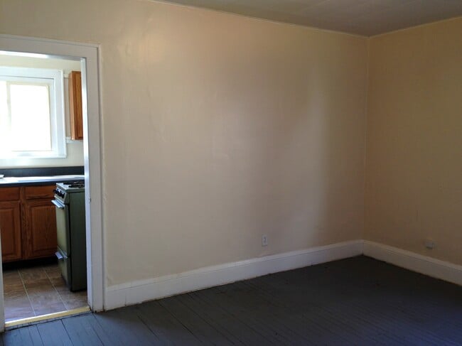 864 Chalker St, Unit 2 in Akron, OH - Foto de edificio - Building Photo