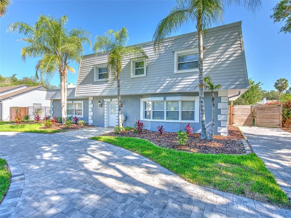 4711 W San Rafael St in Tampa, FL - Foto de edificio