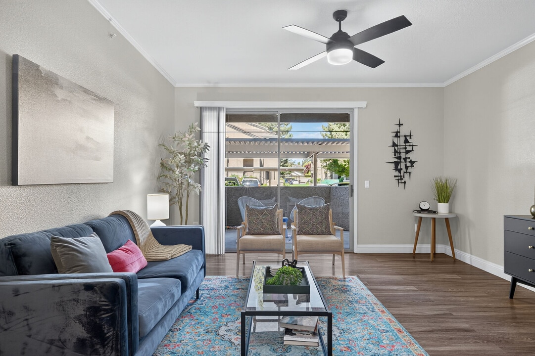 Cobble Oaks in Gold River, CA - Building Photo