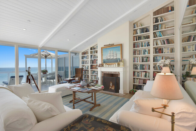 22024 Pacific Coast Hwy in Malibu, CA - Building Photo - Building Photo