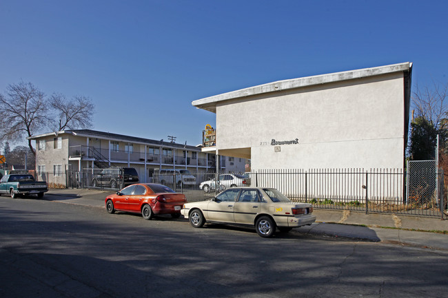 Beaumont Apartments in Sacramento, CA - Foto de edificio - Building Photo