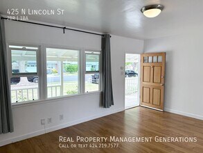 425 N Lincoln St in Burbank, CA - Building Photo - Building Photo