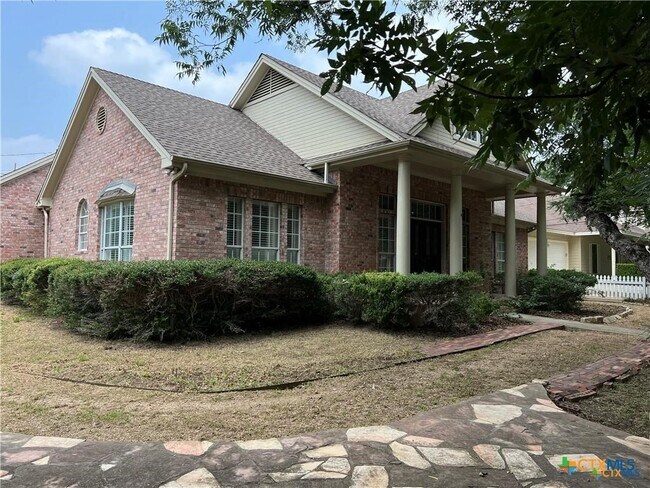742 W San Antonio St in San Marcos, TX - Building Photo - Building Photo