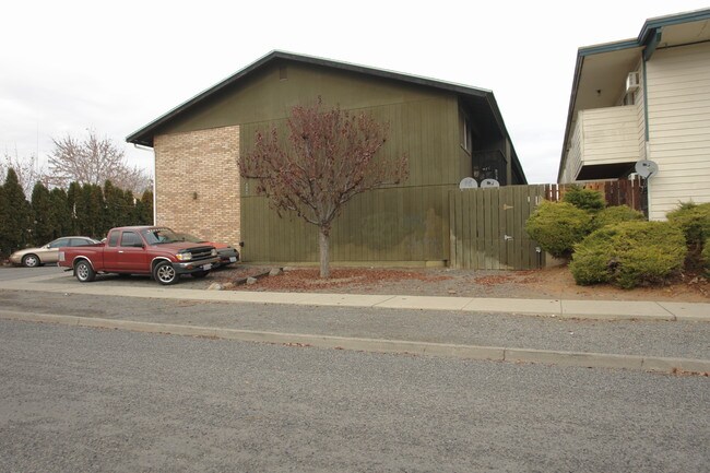 1311 Folsom Ave in Yakima, WA - Foto de edificio - Building Photo
