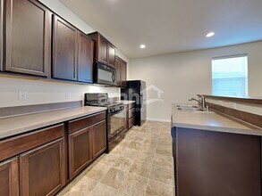 1855 Blacktail Ln in Woodland, WA - Foto de edificio - Building Photo