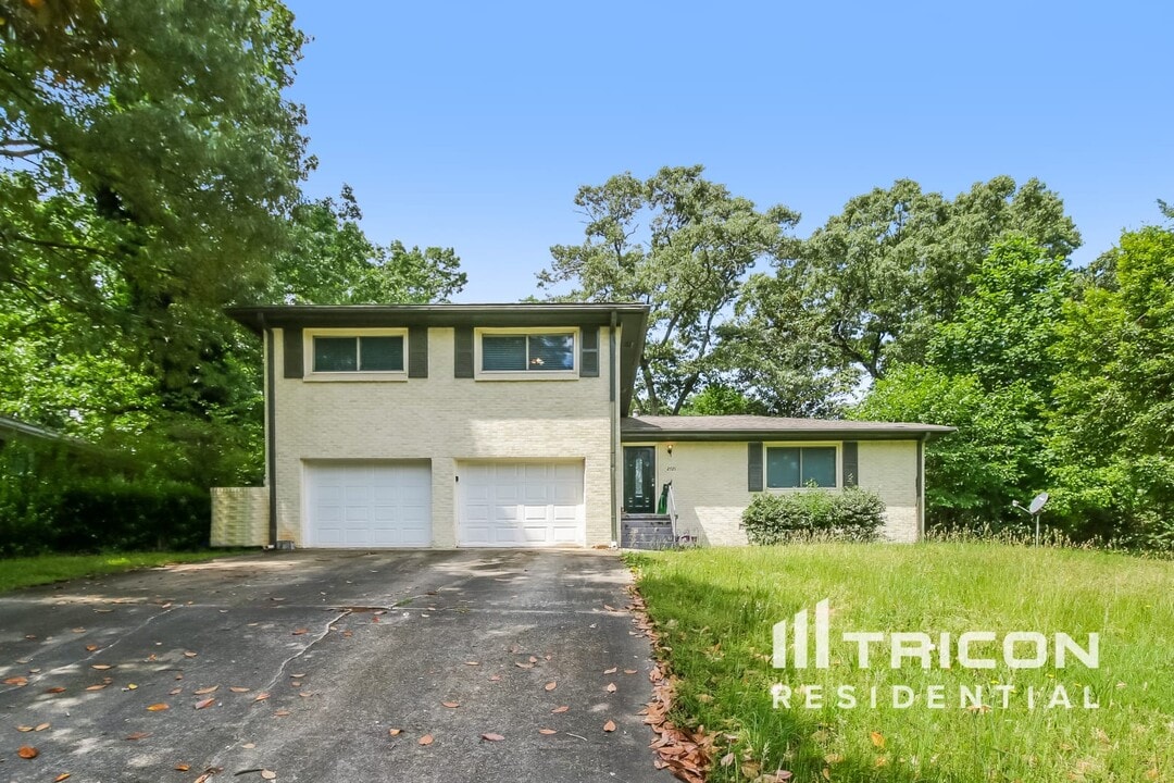2721 Williamsburg Way in Decatur, GA - Building Photo