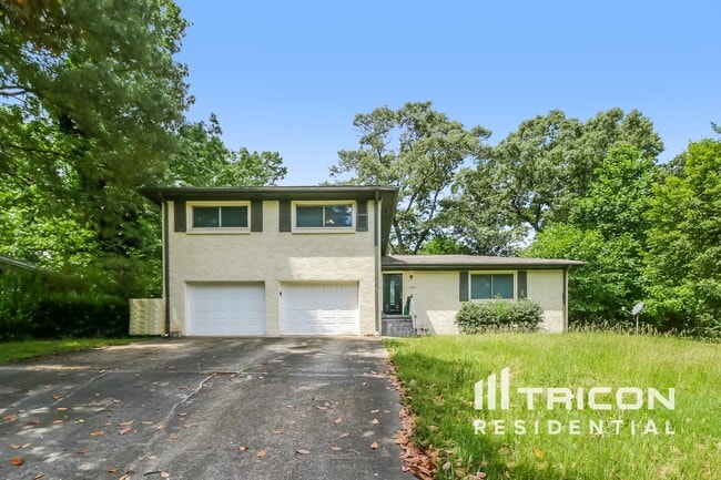 property at 2721 Williamsburg Way