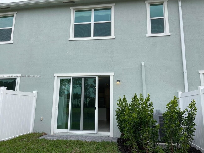 5423 Flannigan Wy in Greenacres, FL - Building Photo - Building Photo