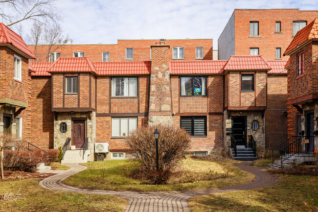 4599 Coolbrook Av in Montréal, QC - Building Photo - Building Photo