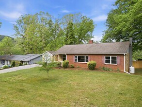 141 Rowland Rd. in Swannanoa, NC - Building Photo - Building Photo
