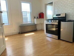 71 Mechanic St, Unit 1 in New Haven, CT - Building Photo - Building Photo