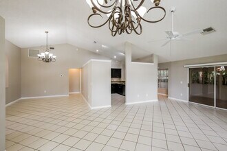 105 Hemingway Ct in Royal Palm Beach, FL - Building Photo - Building Photo