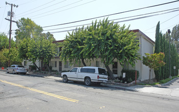 Alhambra Manor Apartments in Martinez, CA - Building Photo - Building Photo