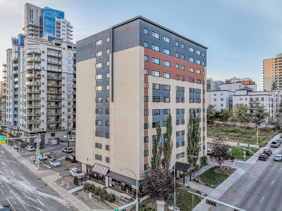 River Valley Condominiums in Edmonton, AB - Building Photo