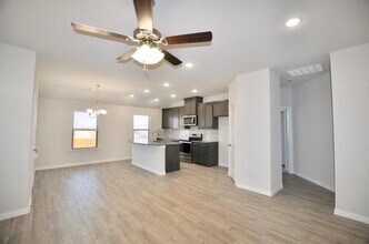 512 Paloma St in Weatherford, TX - Building Photo - Building Photo