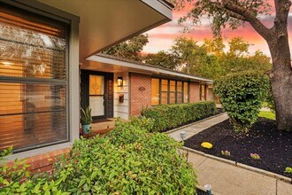 524 N Wharton St in Sherman, TX - Foto de edificio - Building Photo