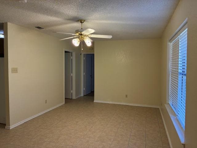 405 Rockcrest Dr in Cleburne, TX - Building Photo - Building Photo