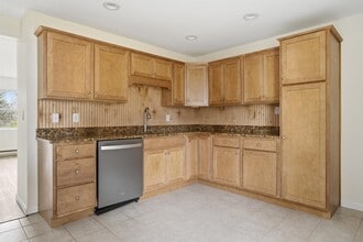 4 Linda Ln in Stratham, NH - Building Photo - Building Photo