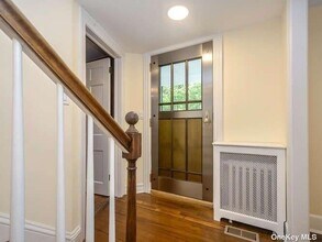 23 Pinetree Ln in Old Westbury, NY - Building Photo - Building Photo