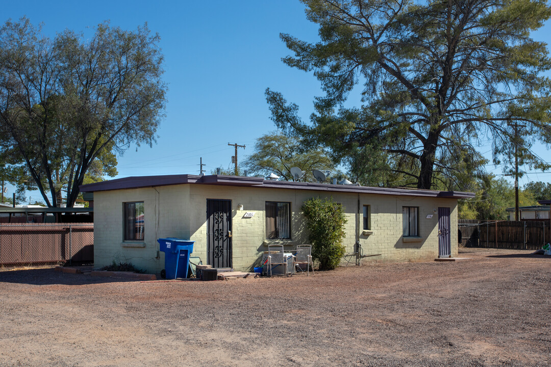 2100-2108 E 18th St in Tucson, AZ - Foto de edificio