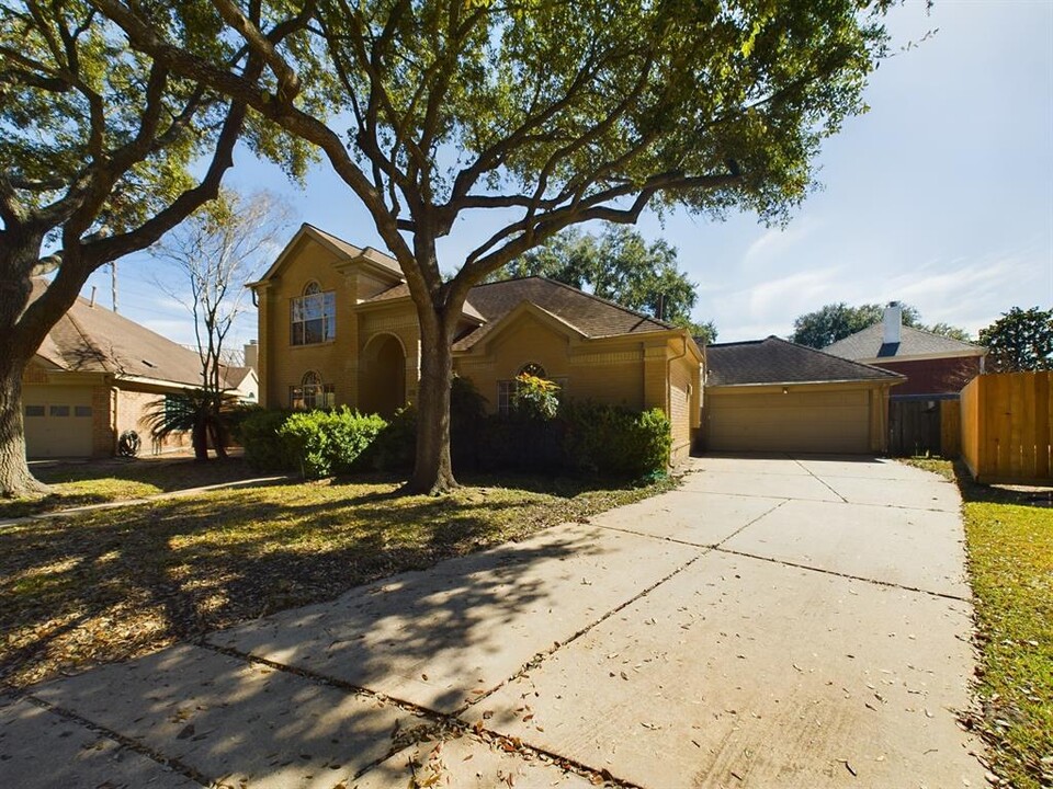 14123 Swallowfield Dr in Houston, TX - Building Photo