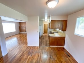 1431 Carlson Dr in Klamath Falls, OR - Building Photo - Building Photo