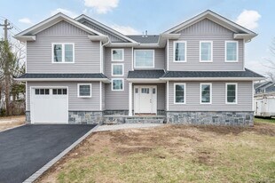 1 Scott Pl in Plainview, NY - Building Photo