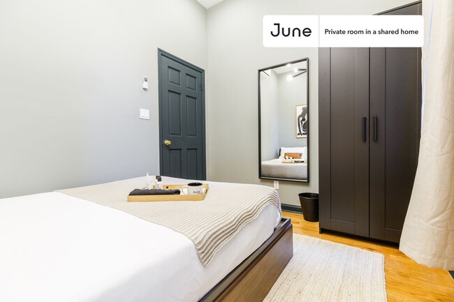 Private bedroom in 3 bed/1 bath Home in New York, NY - Building Photo - Building Photo