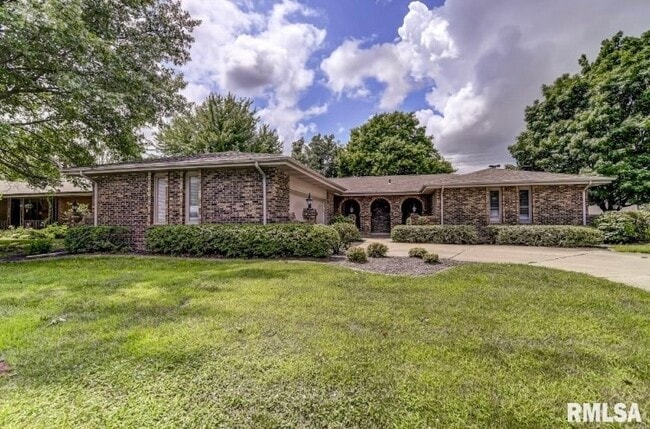 property at 2901 Interlacken Dr