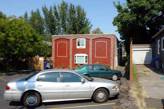 4107 SE Gladstone St in Portland, OR - Building Photo - Building Photo